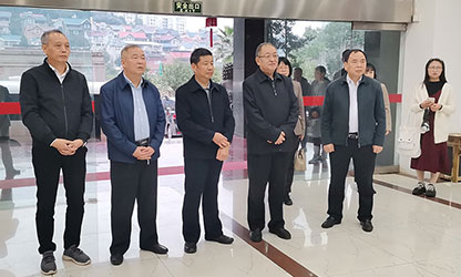 福建省政協(xié)副主席、省工商聯(lián)主席王光遠(yuǎn)一行視察虹潤(rùn)公司